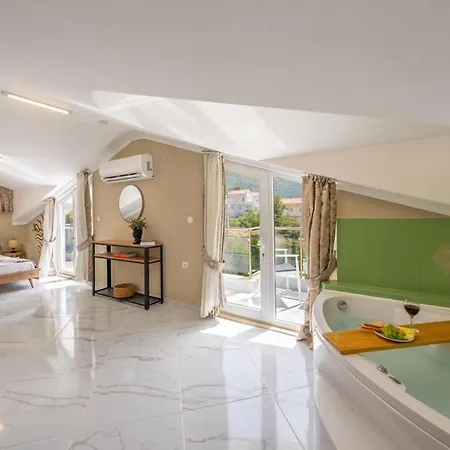 Villa Dinyester Cedit