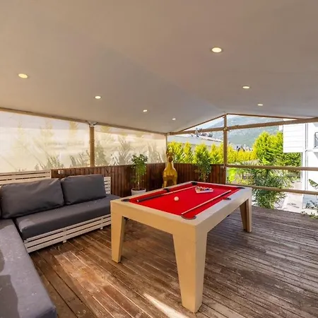 Dinyester Villa Cedit