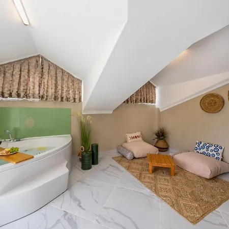 Dinyester Villa